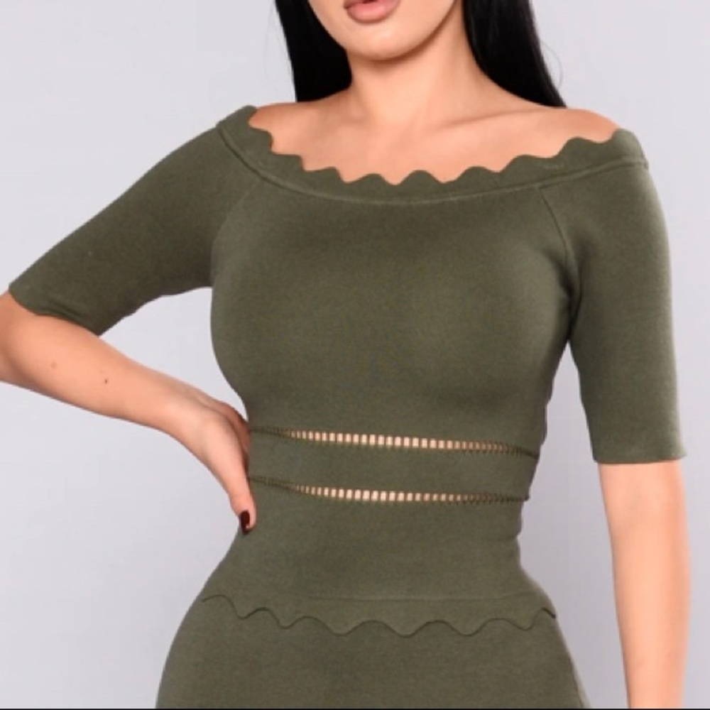 ✨Fashion Nova Olive Green Top✨ (Size S)